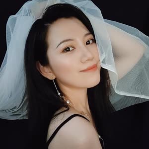 粤一梁静静